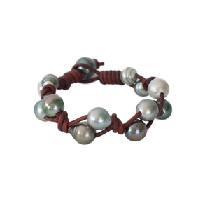 
            
                Load image into Gallery viewer, Tahitian Pearl Riverside Bracelet
            
        