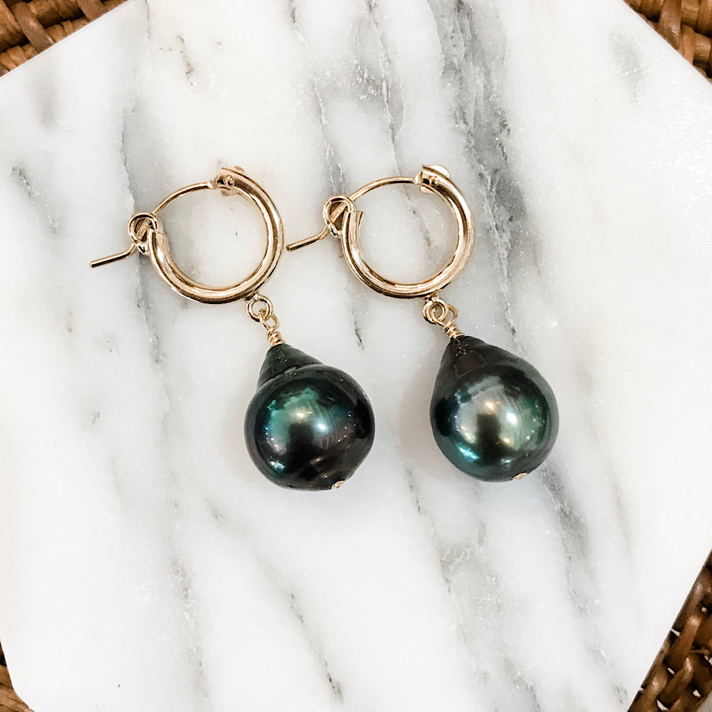 
            
                Load image into Gallery viewer, Classic Tahitian Pearl Hoops
            
        