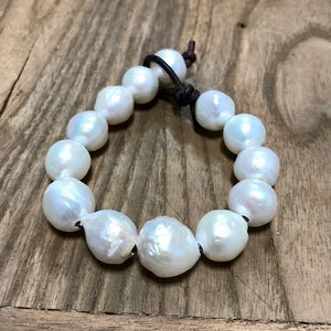 
            
                Load image into Gallery viewer, Oasis Bracelet in Freshwater Pearls
            
        
