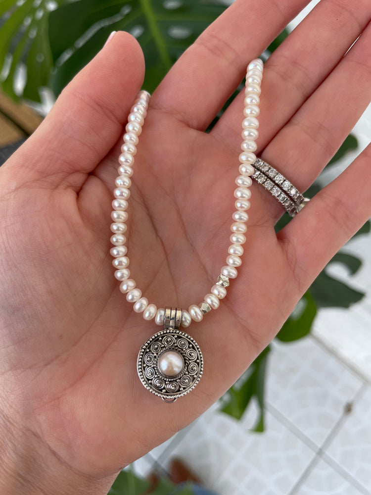
            
                Load image into Gallery viewer, Pearl Locket Necklace
            
        